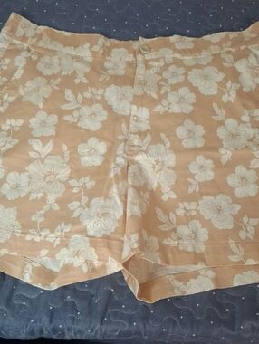 JACHS Girlfriend Women's Floral Tan-White Shorts size XXL